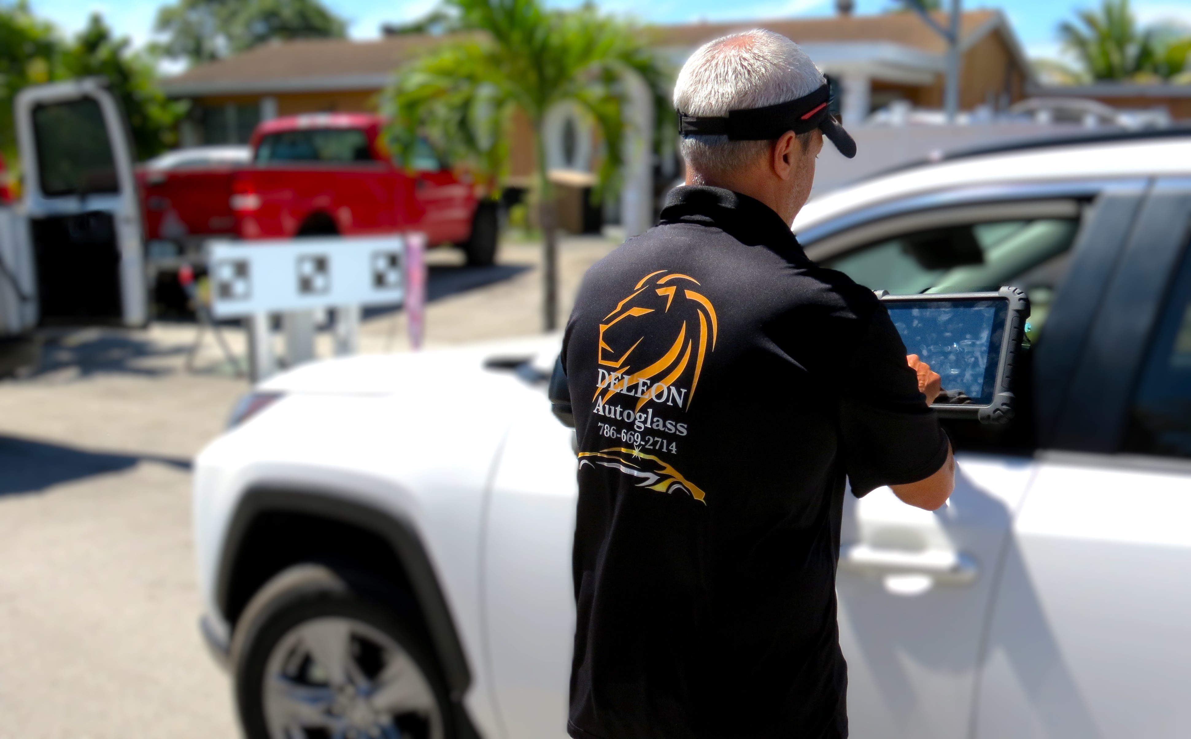 Luxury vehicle windshield replacement service by Deleon Autoglass